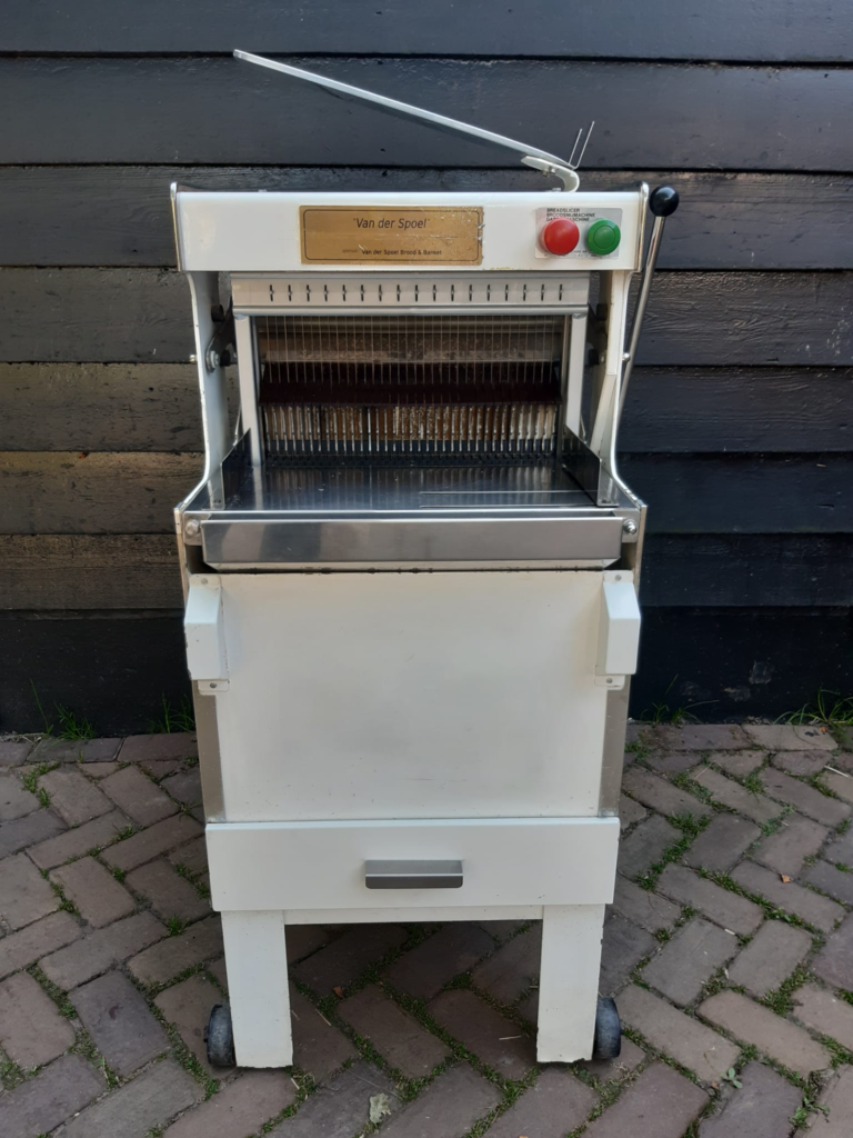 Booth Verdragen Scepticisme Nieuwe brood snijmachine - Stichting Vrienden van de Kiboe-Hoeve